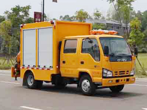 五十鈴帶吊救險(xiǎn)車