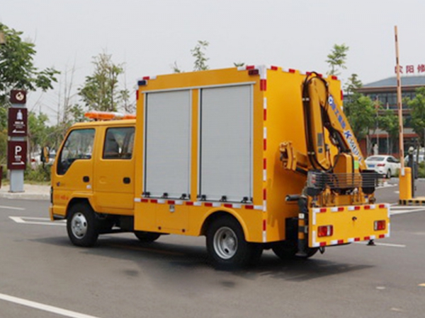 五十鈴帶吊救險(xiǎn)車