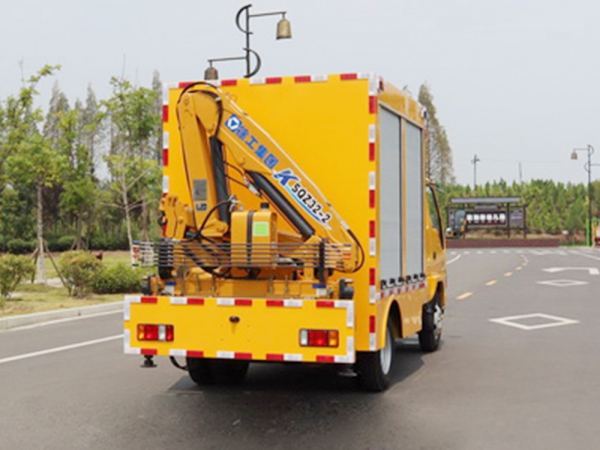 五十鈴帶吊救險(xiǎn)車