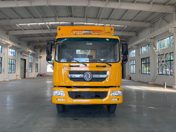 東風(fēng)D9工程救險(xiǎn)車(chē)帶休息室