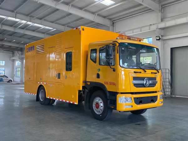 東風(fēng)D9工程救險(xiǎn)車(chē)帶休息室